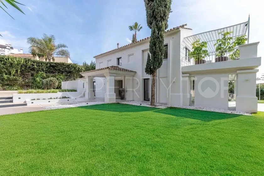 For sale 4 bedrooms villa in Nueva Andalucia