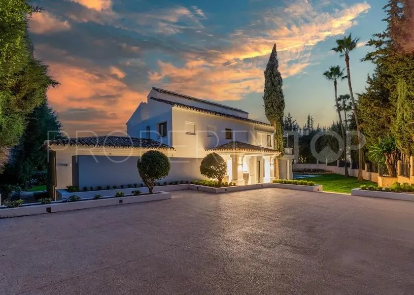 For sale 4 bedrooms villa in Nueva Andalucia