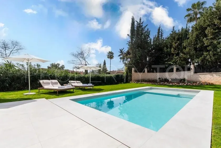 For sale 4 bedrooms villa in Nueva Andalucia