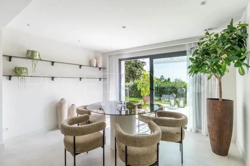 For sale 4 bedrooms villa in Nueva Andalucia