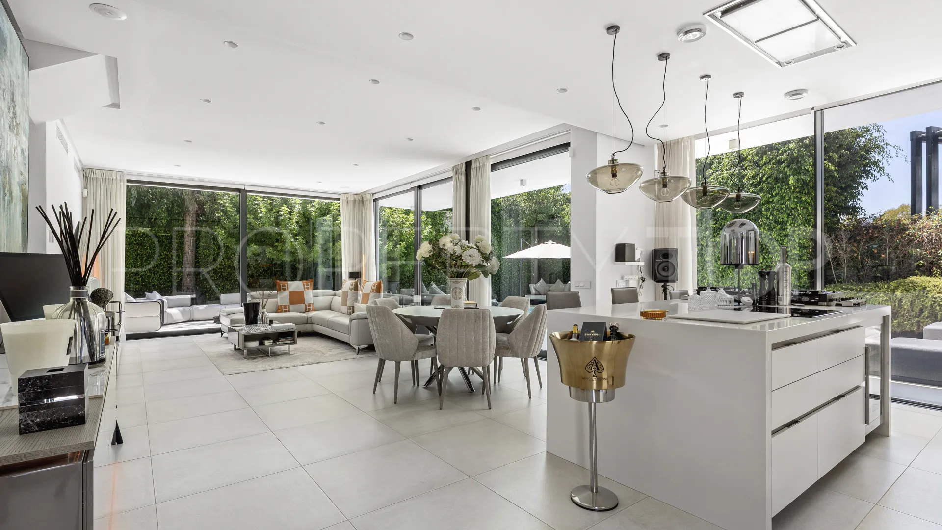 Villa en venta de 4 dormitorios en Arboleda