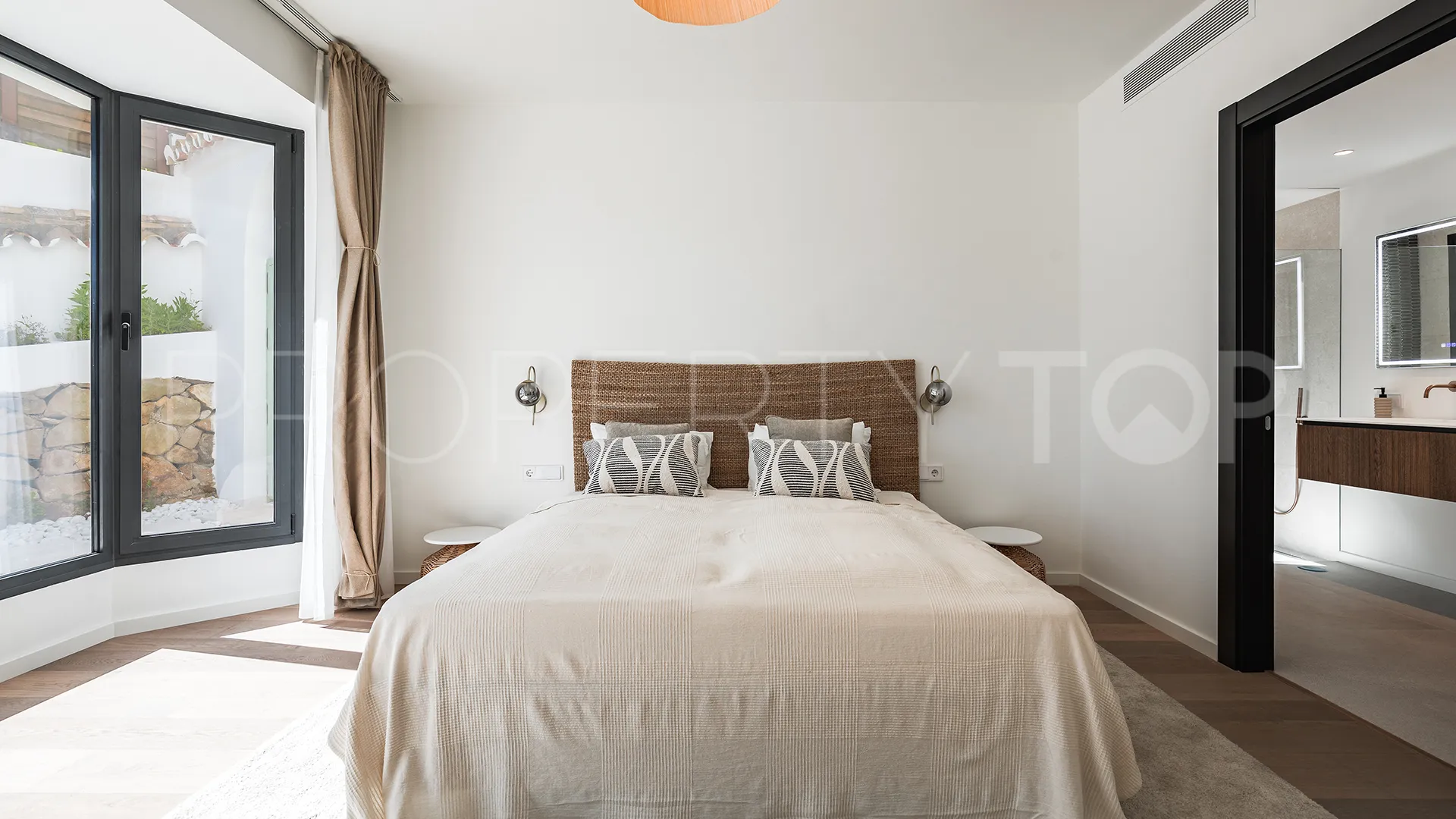 Villa in El Madroñal for sale