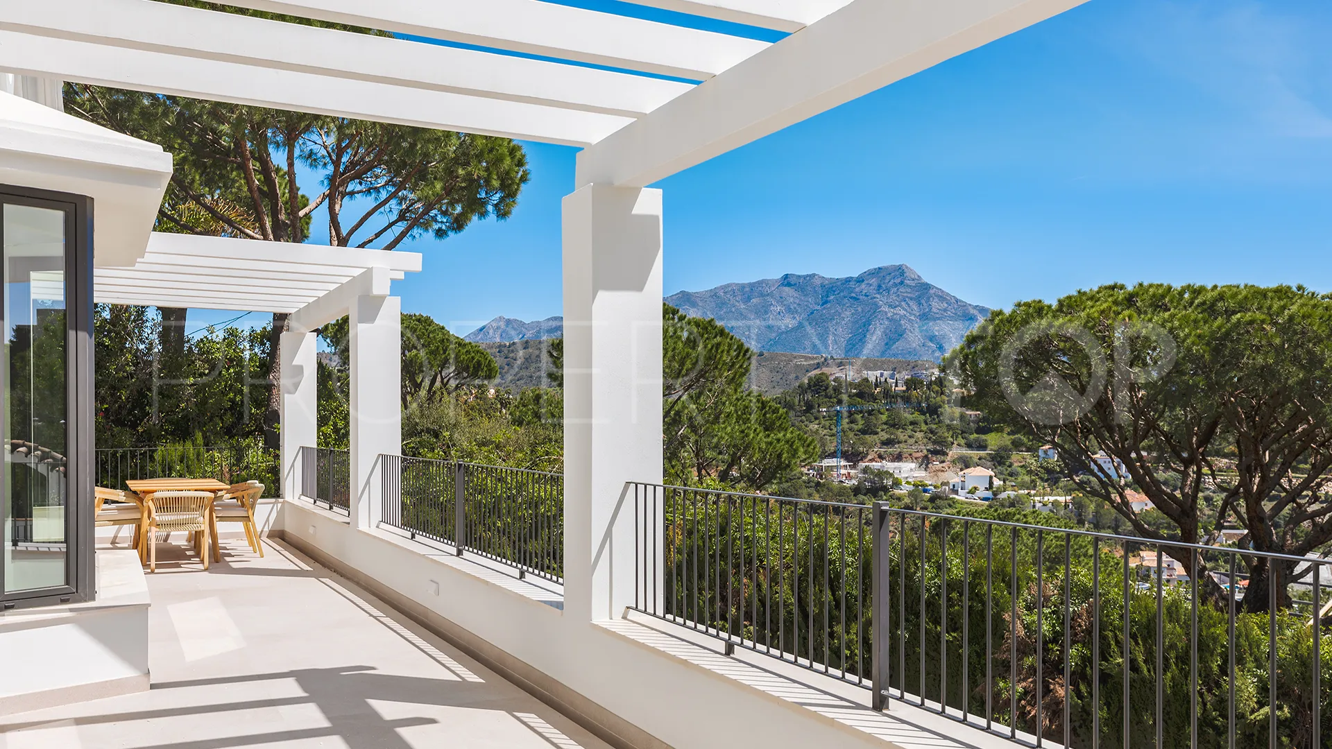Villa in El Madroñal for sale