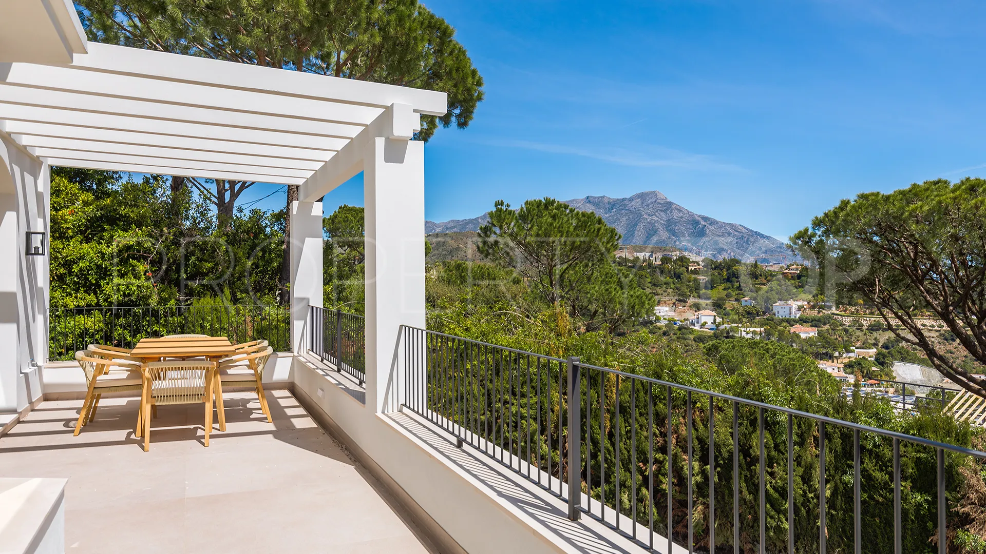 Villa in El Madroñal for sale