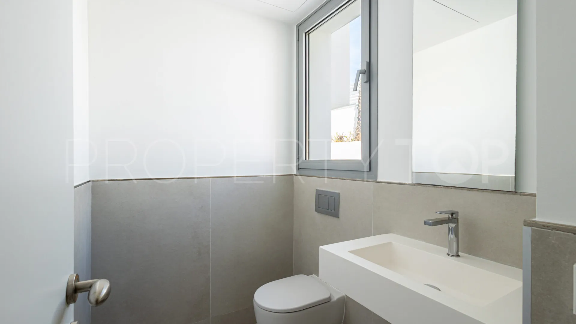 Comprar villa pareada de 3 dormitorios en Guadalmina Alta
