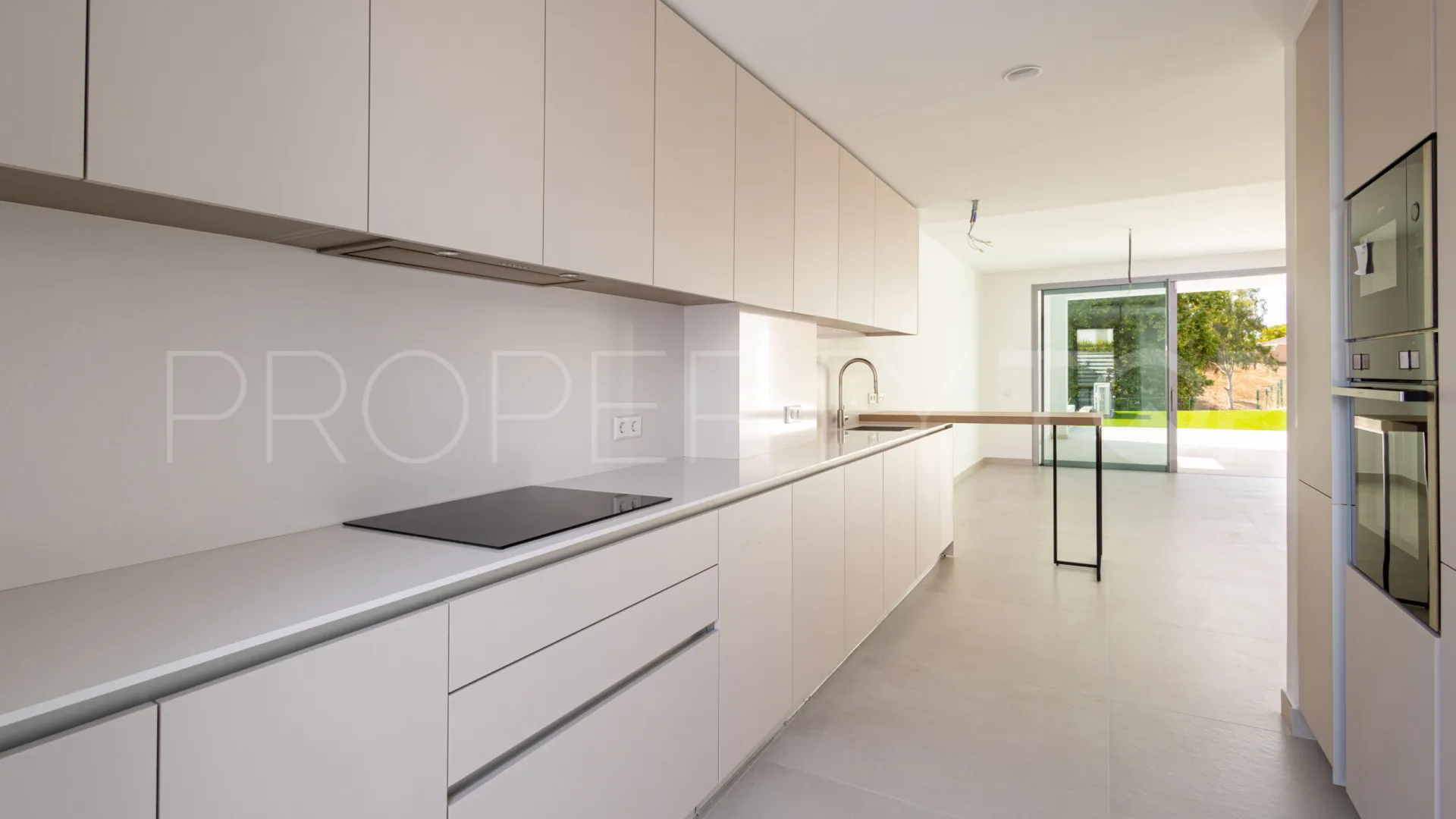 Comprar villa pareada de 3 dormitorios en Guadalmina Alta