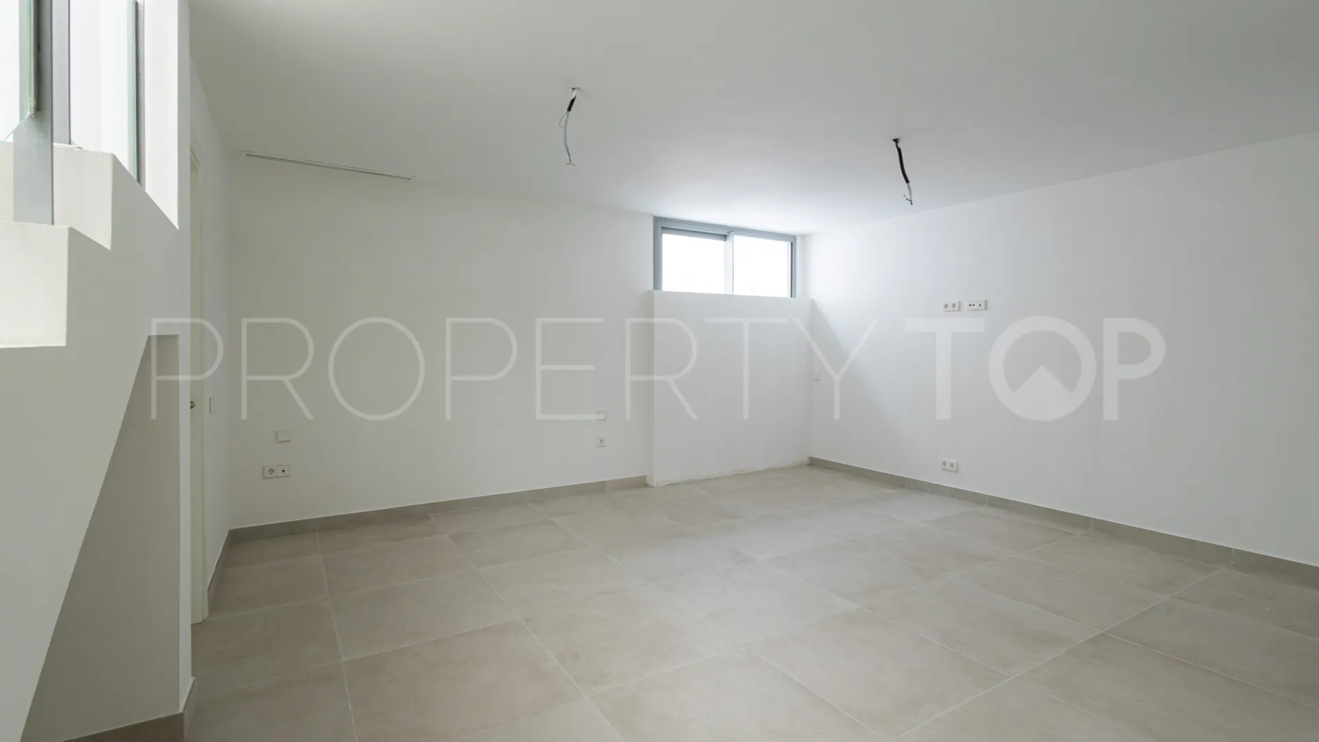 Comprar villa pareada de 3 dormitorios en Guadalmina Alta
