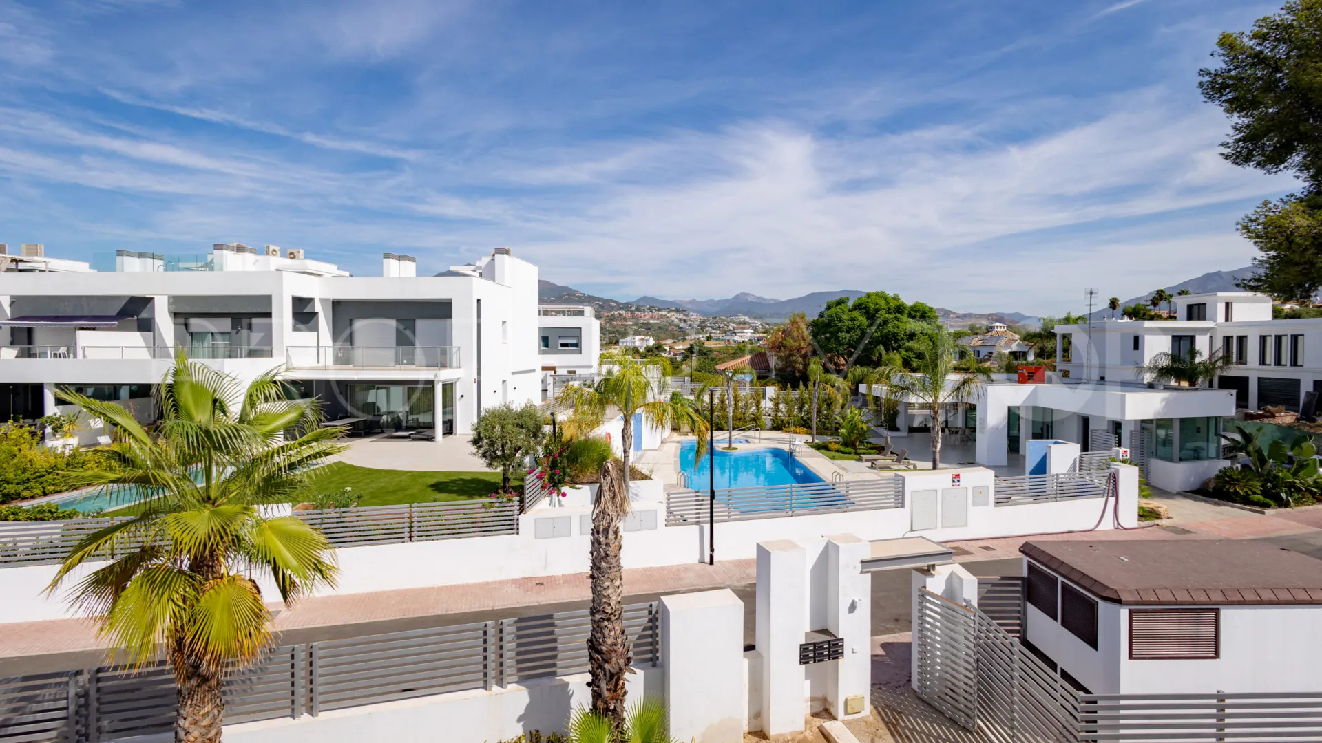 Comprar villa pareada de 3 dormitorios en Guadalmina Alta