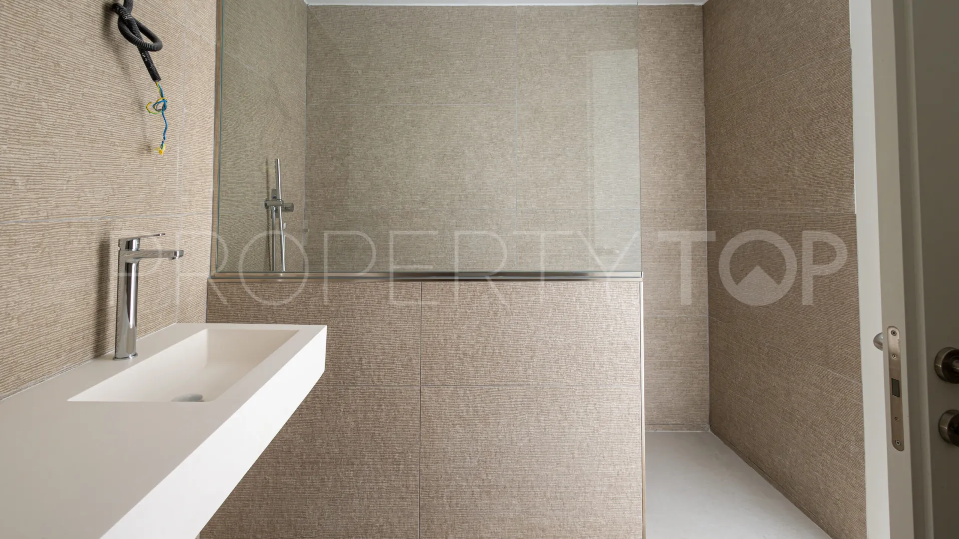 Comprar villa pareada de 3 dormitorios en Guadalmina Alta