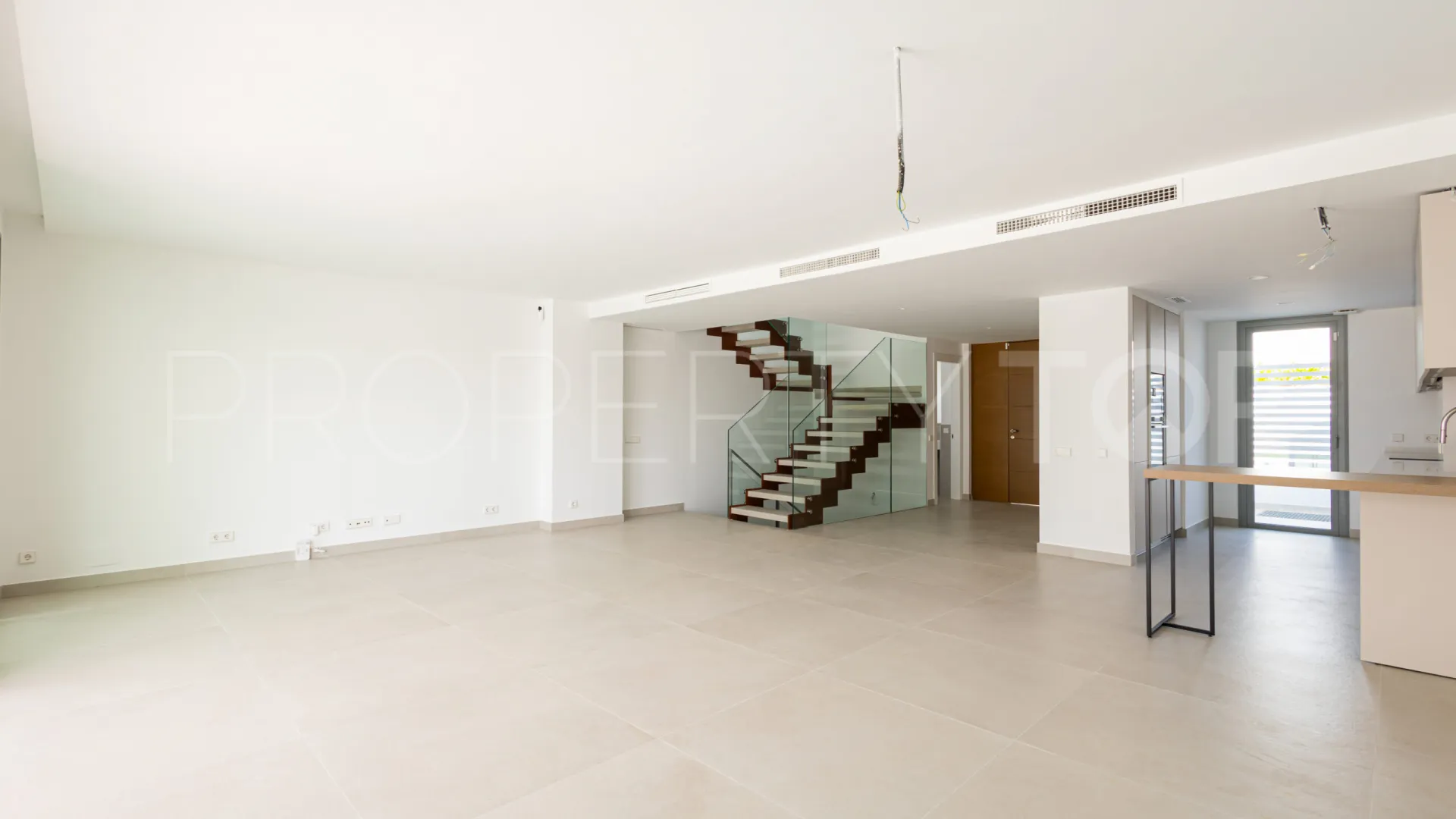 Comprar villa pareada de 3 dormitorios en Guadalmina Alta