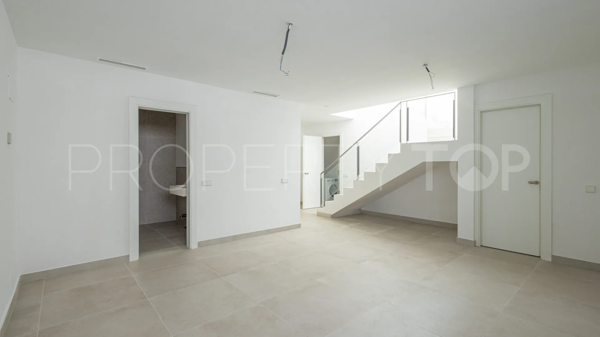 Comprar villa pareada de 3 dormitorios en Guadalmina Alta