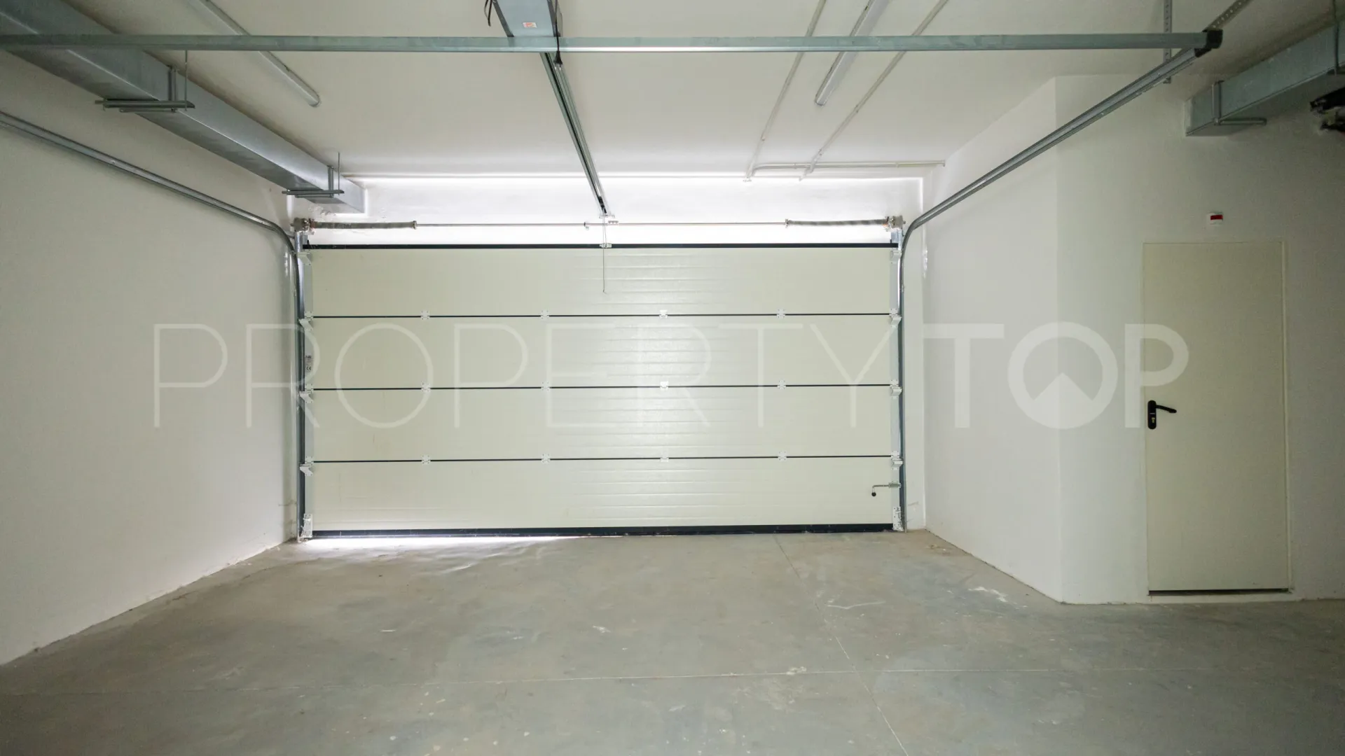 Comprar villa pareada de 3 dormitorios en Guadalmina Alta