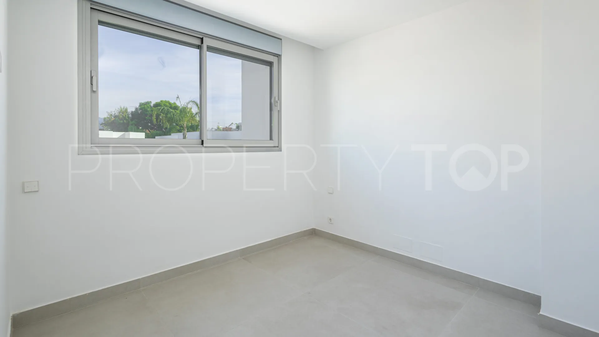 Comprar villa pareada de 3 dormitorios en Guadalmina Alta