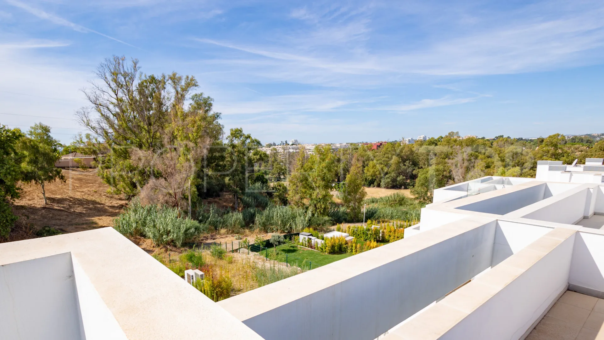 Comprar villa pareada de 3 dormitorios en Guadalmina Alta