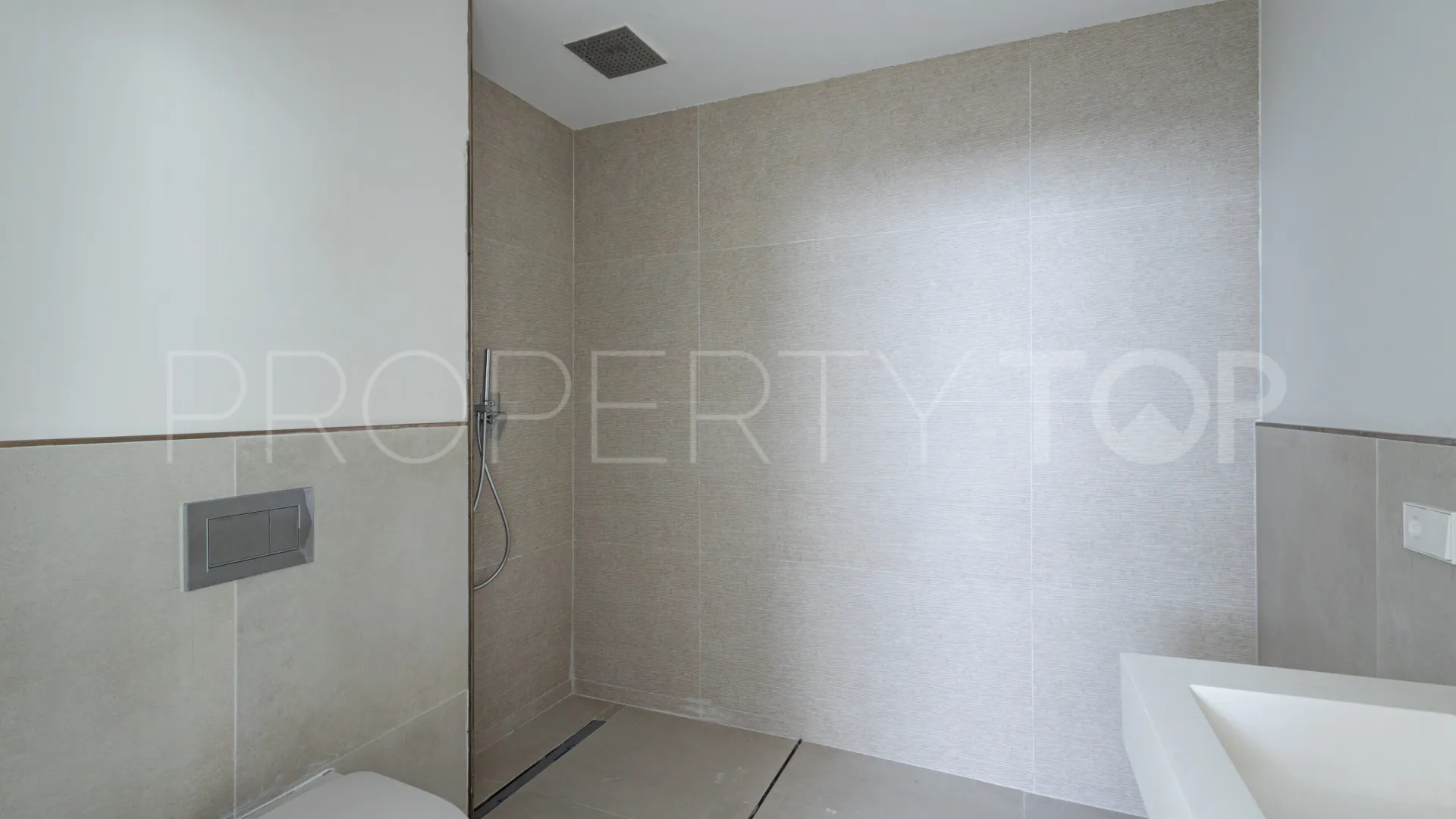 Comprar villa pareada de 3 dormitorios en Guadalmina Alta