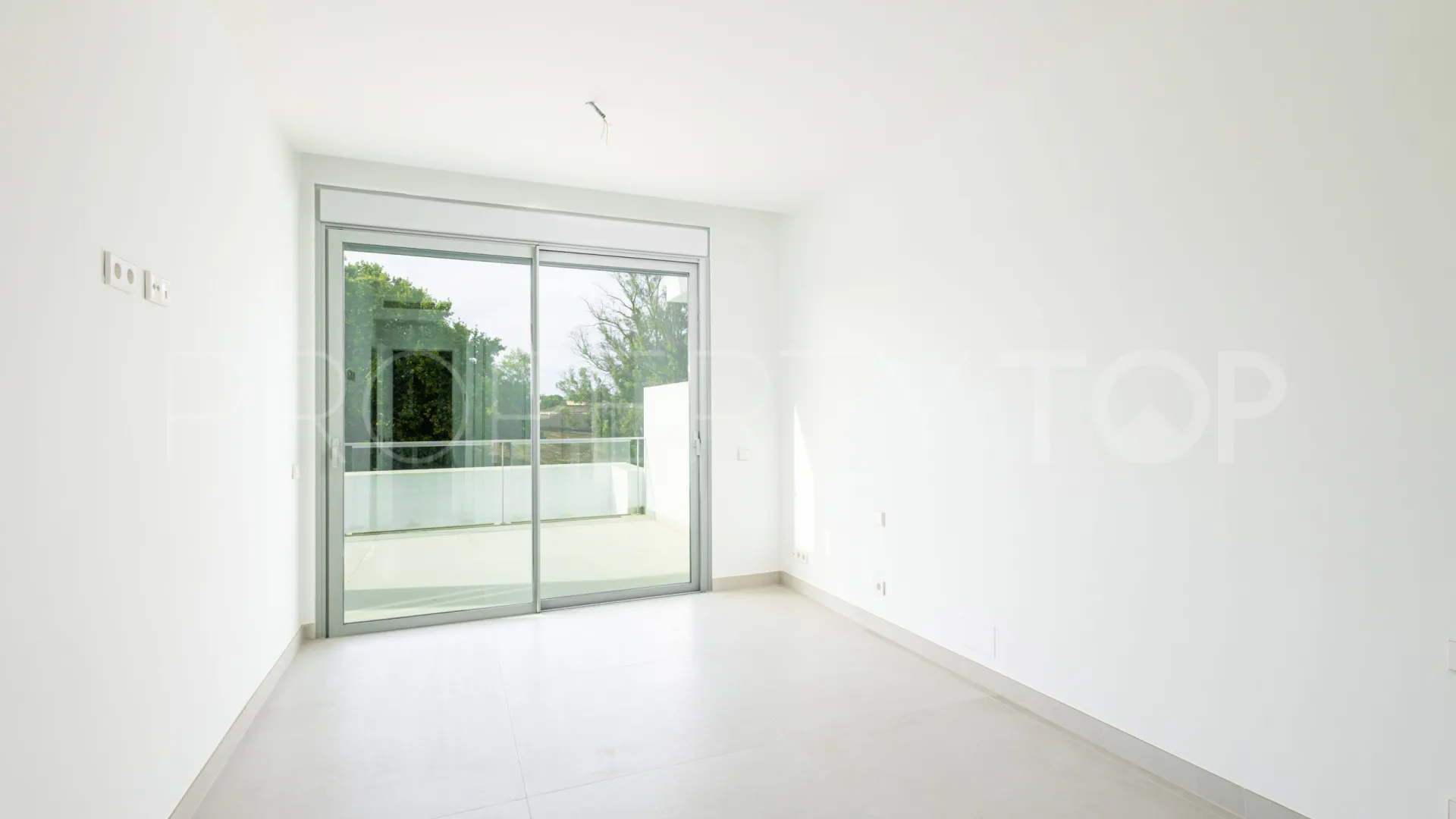 Comprar villa pareada de 3 dormitorios en Guadalmina Alta