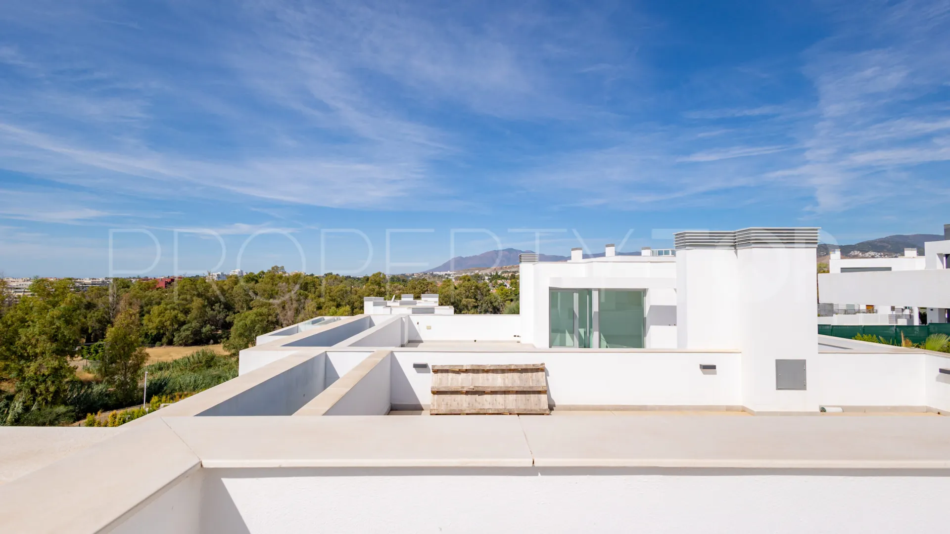 Comprar villa pareada de 3 dormitorios en Guadalmina Alta