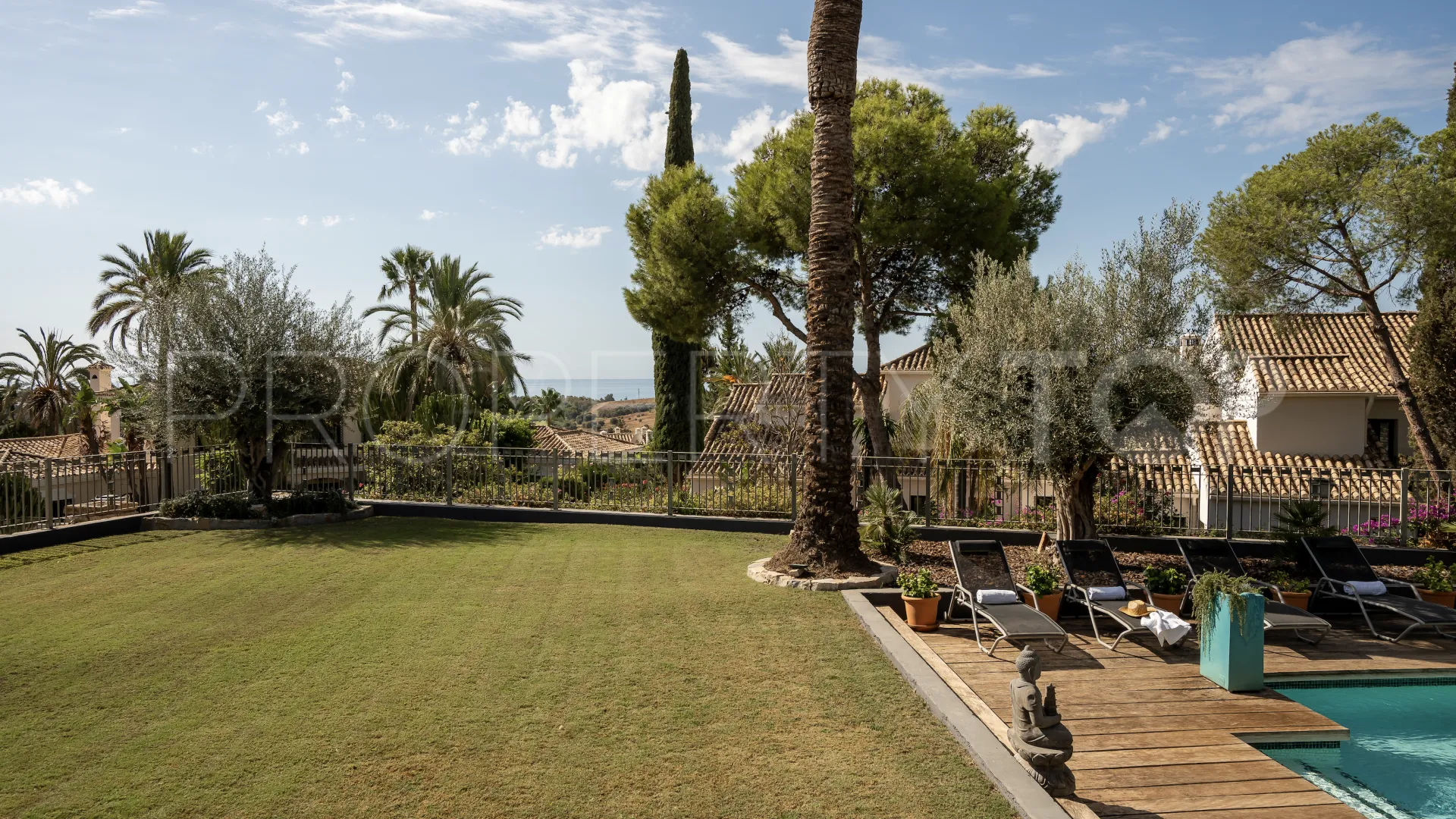 Buy Altos del Paraiso villa