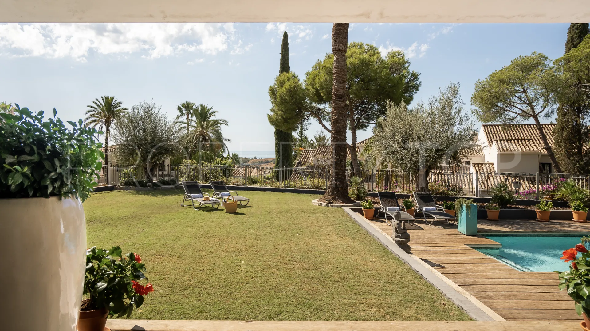 Buy Altos del Paraiso villa