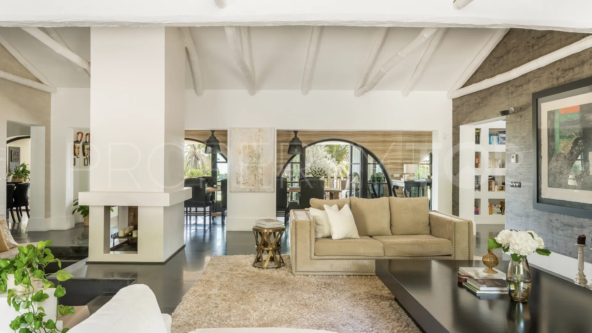 Buy Altos del Paraiso villa