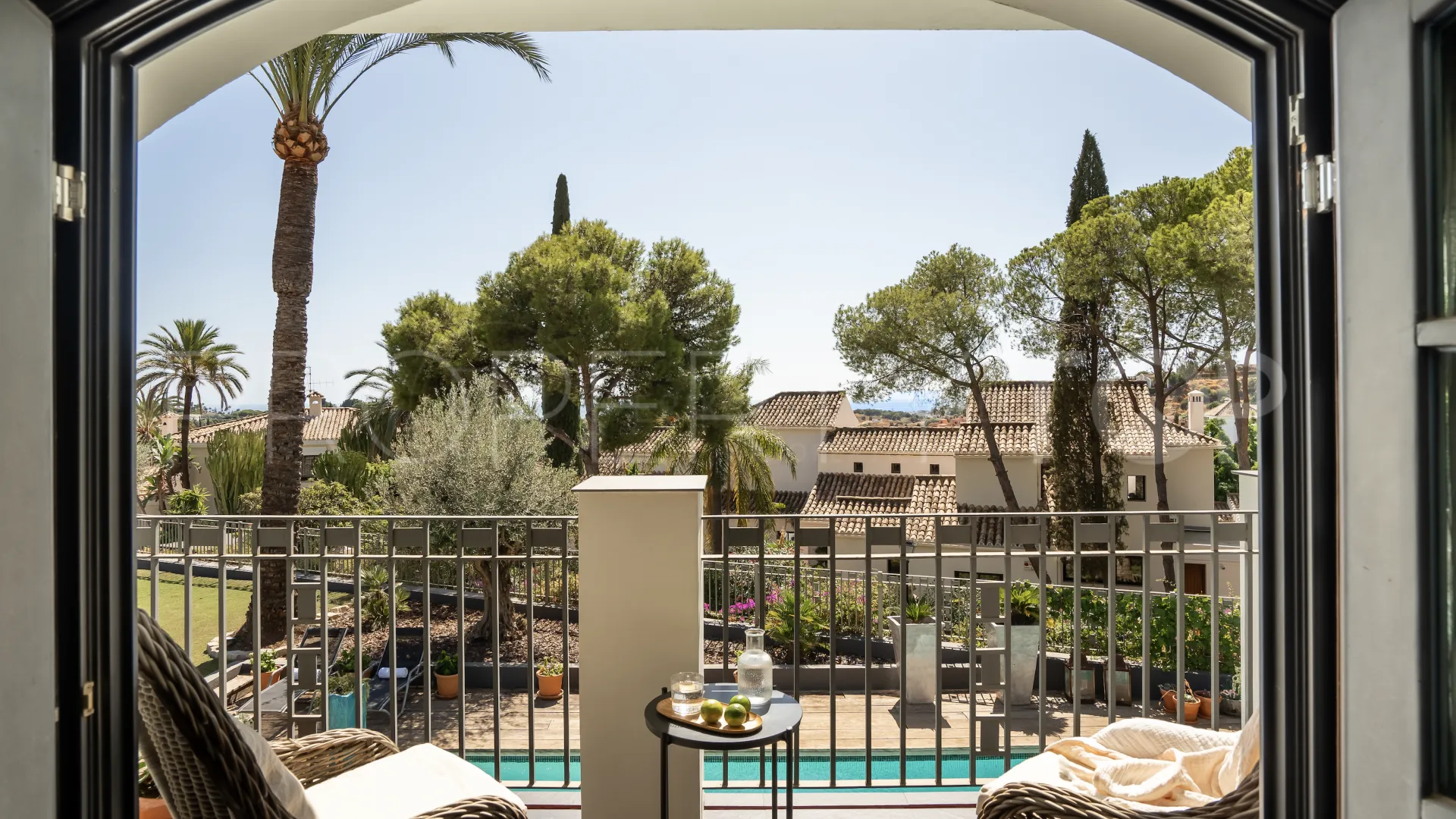 Buy Altos del Paraiso villa