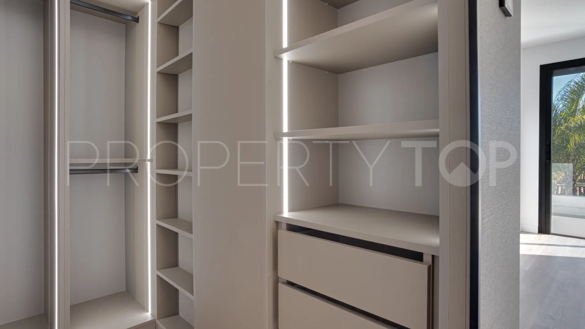 Villa en venta de 4 dormitorios en Costalita