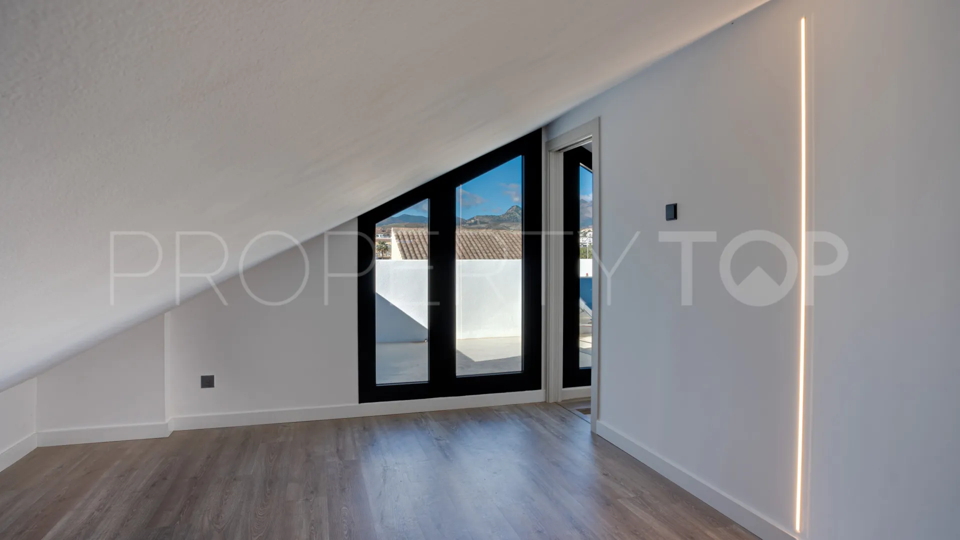 Villa en venta de 4 dormitorios en Costalita