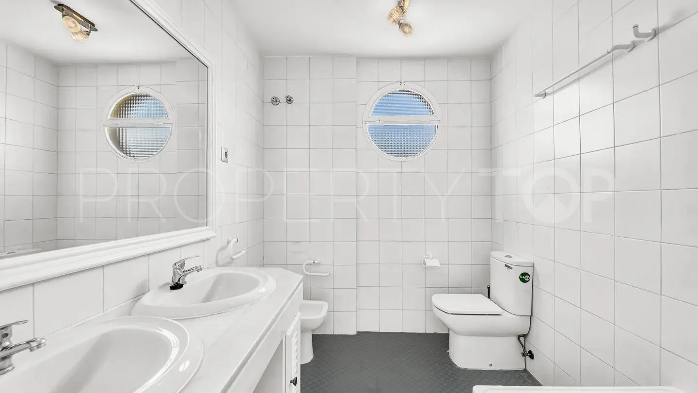 For sale Las Brisas 8 bedrooms villa
