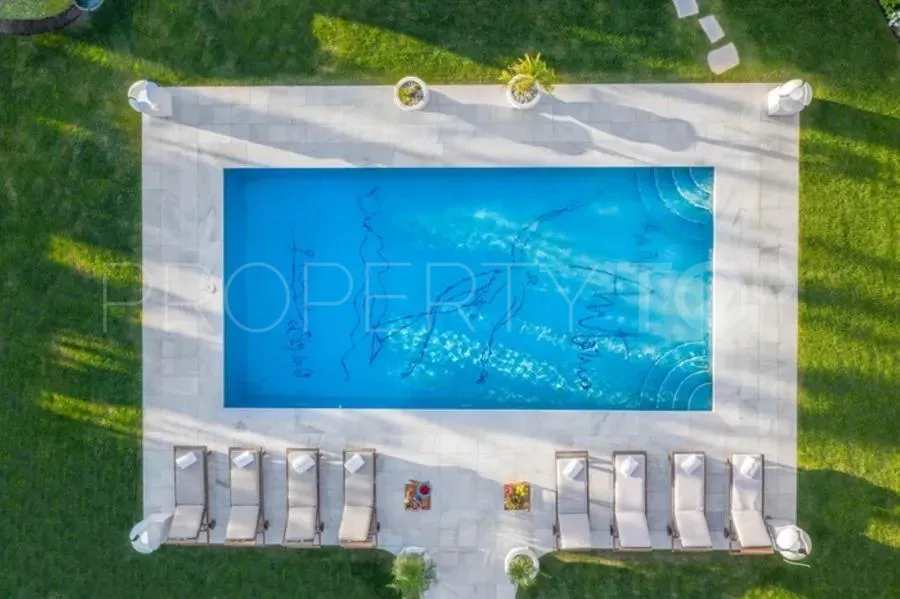 Se vende villa de 10 dormitorios en Guadalpin Banus