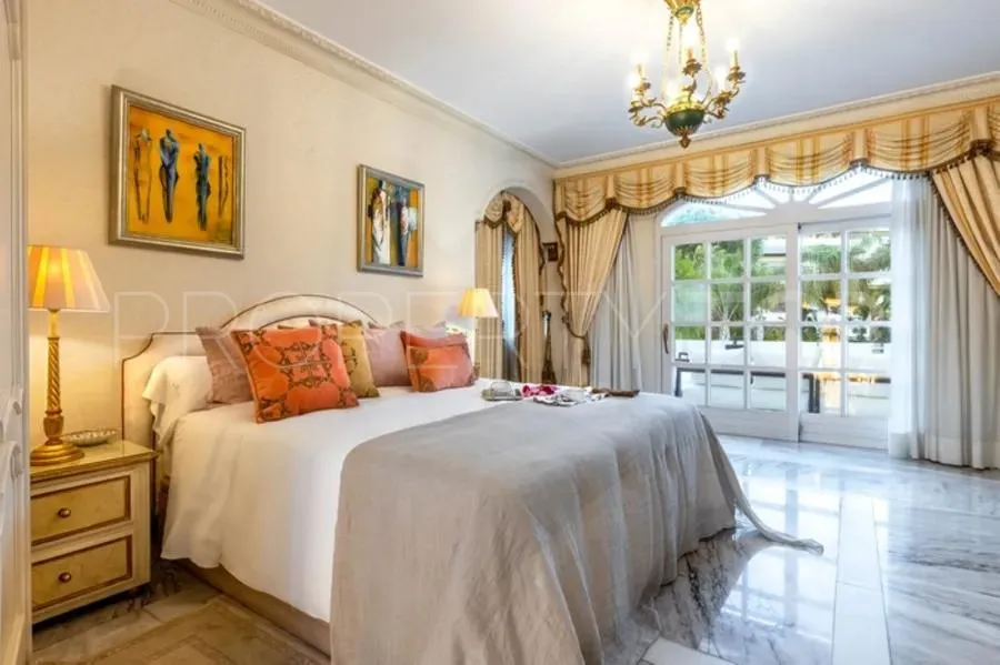 Se vende villa de 10 dormitorios en Guadalpin Banus