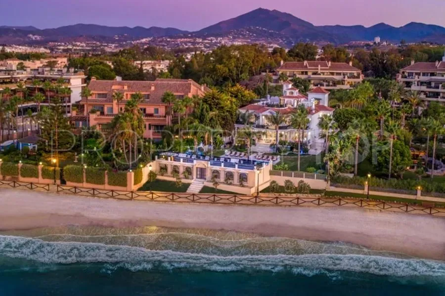Se vende villa de 10 dormitorios en Guadalpin Banus