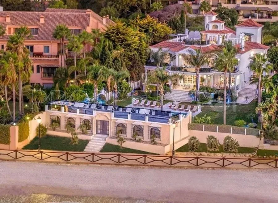 Se vende villa de 10 dormitorios en Guadalpin Banus