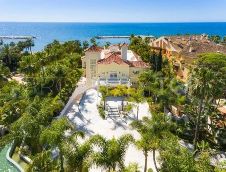 Se vende villa de 10 dormitorios en Guadalpin Banus