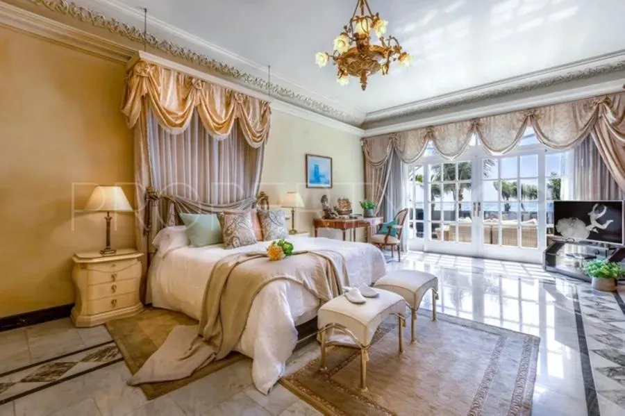 Se vende villa de 10 dormitorios en Guadalpin Banus