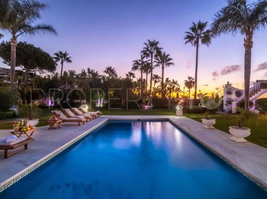 Se vende villa de 10 dormitorios en Guadalpin Banus