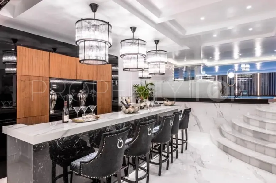 Se vende villa de 10 dormitorios en Guadalpin Banus