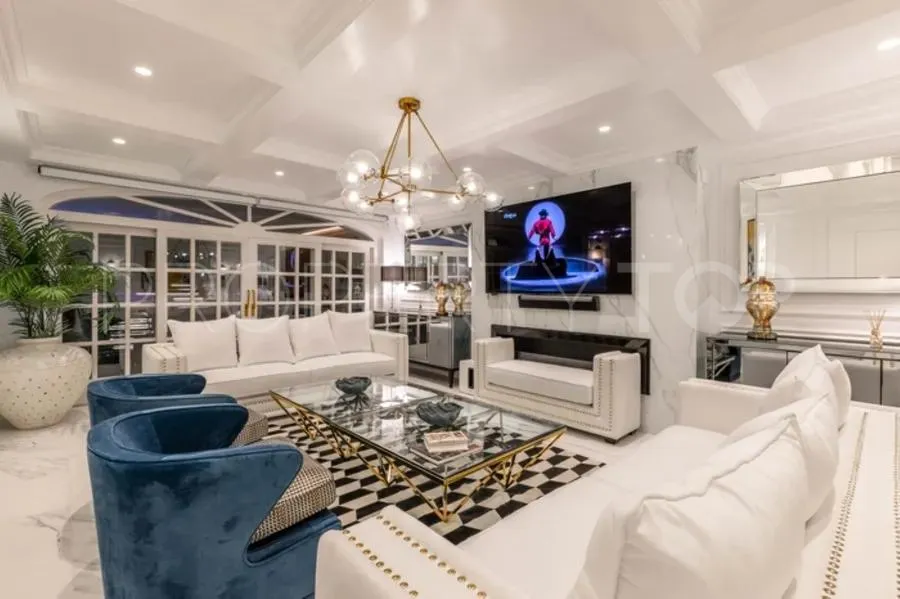 Se vende villa de 10 dormitorios en Guadalpin Banus