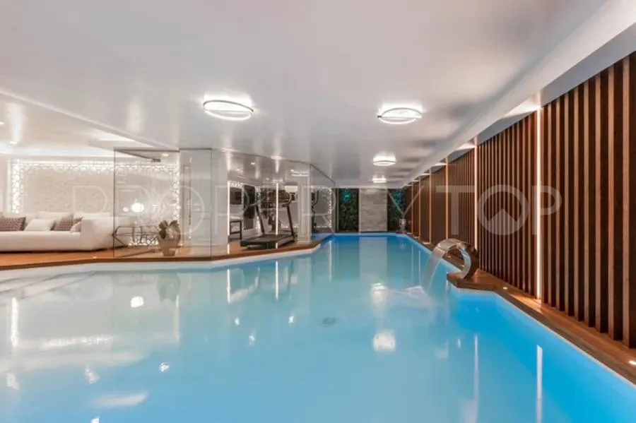 Se vende villa de 10 dormitorios en Guadalpin Banus