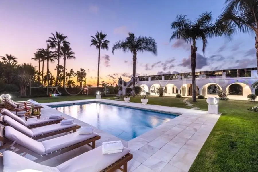 Se vende villa de 10 dormitorios en Guadalpin Banus