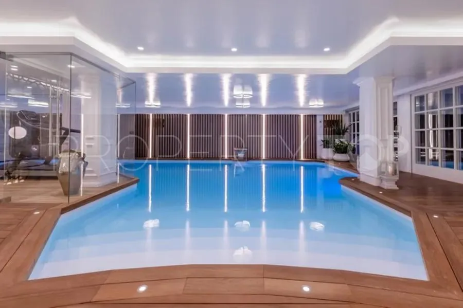 Se vende villa de 10 dormitorios en Guadalpin Banus