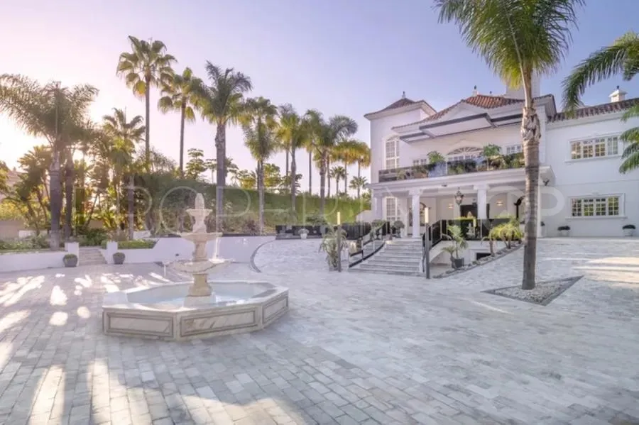 Se vende villa de 10 dormitorios en Guadalpin Banus