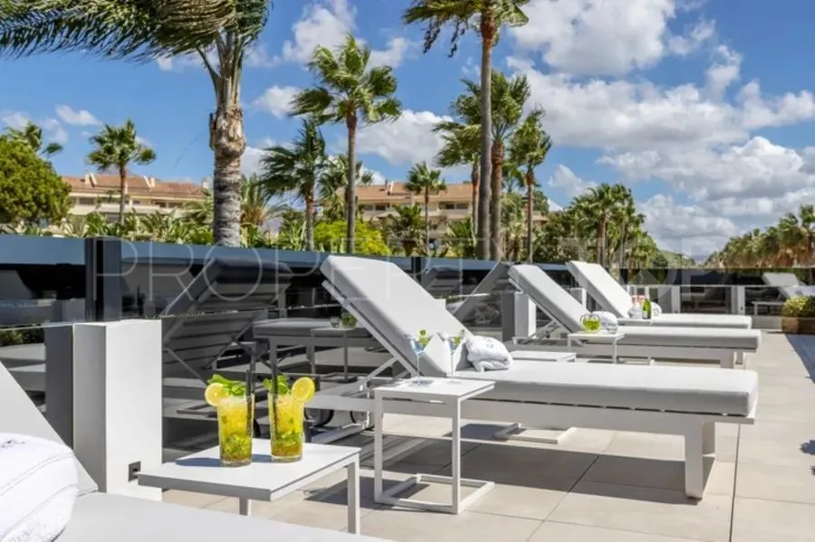Se vende villa de 10 dormitorios en Guadalpin Banus