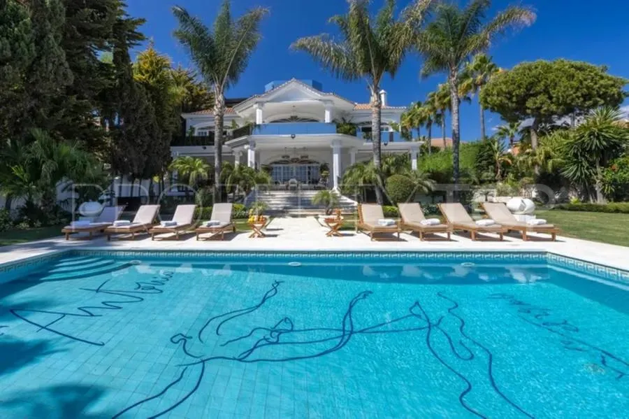 Se vende villa de 10 dormitorios en Guadalpin Banus