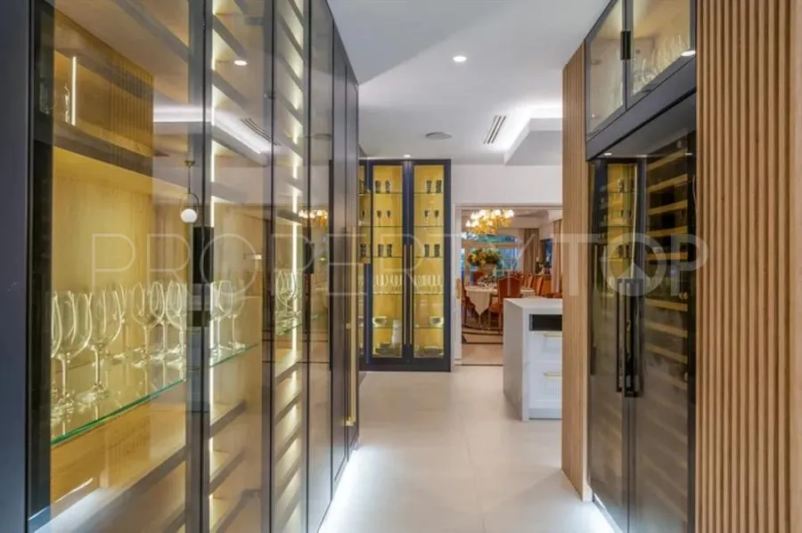 Se vende villa de 10 dormitorios en Guadalpin Banus