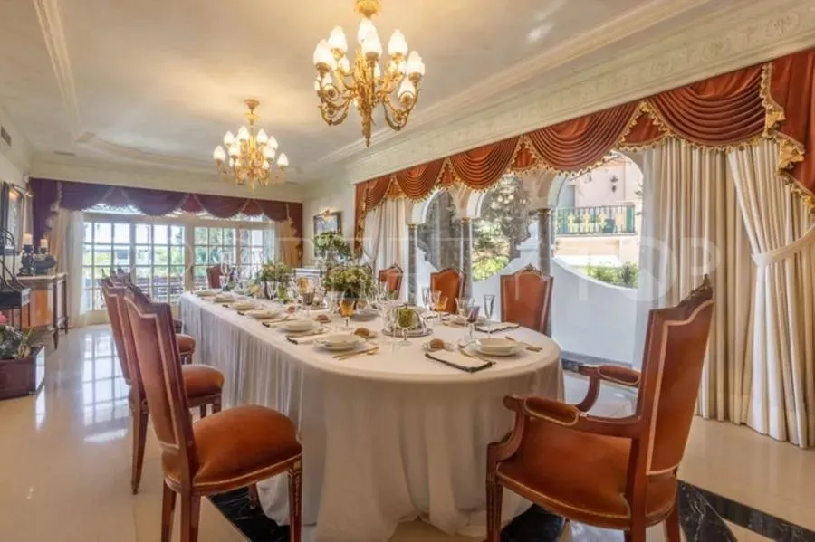Se vende villa de 10 dormitorios en Guadalpin Banus