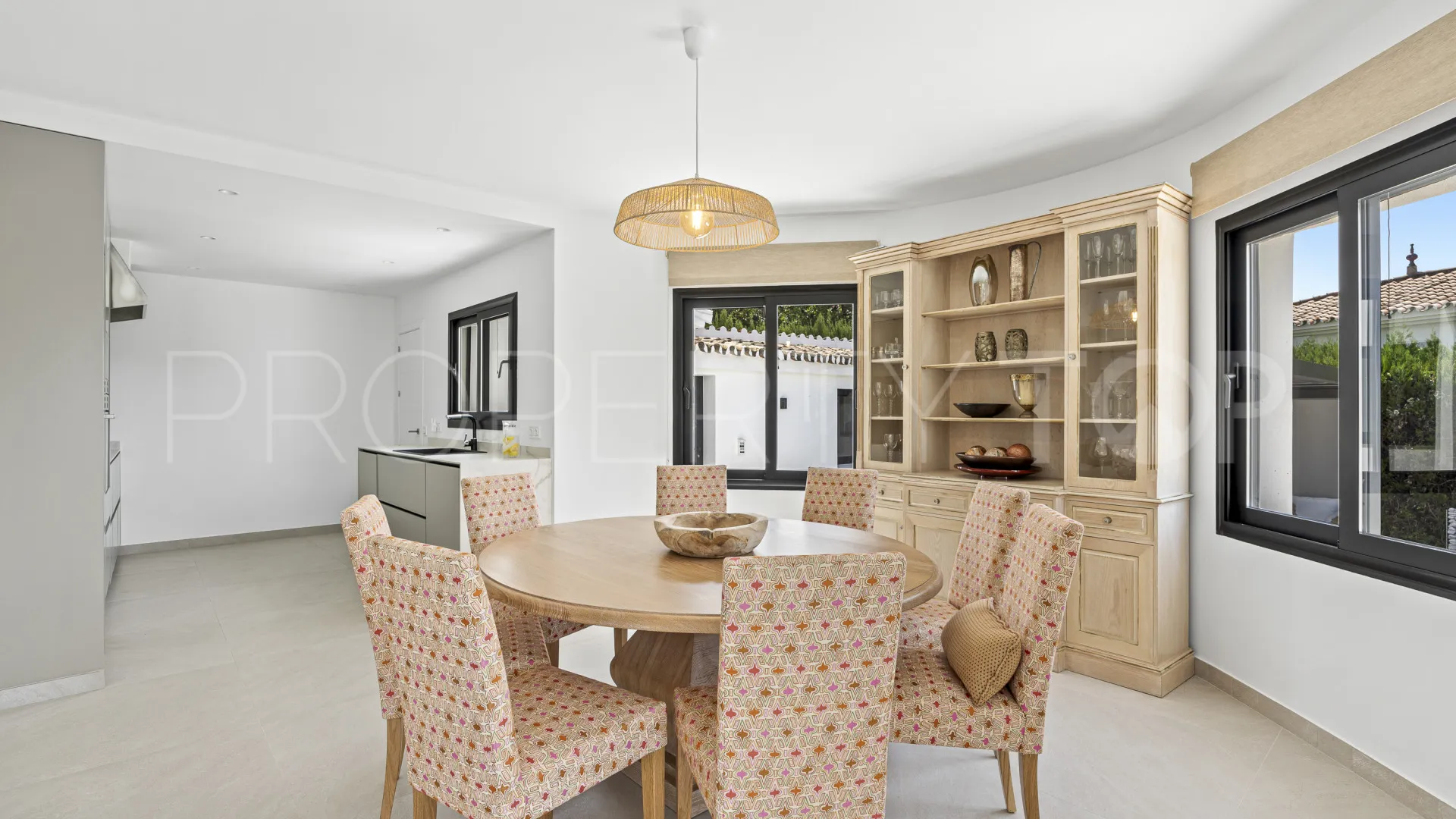 For sale villa with 4 bedrooms in Guadalmina Alta