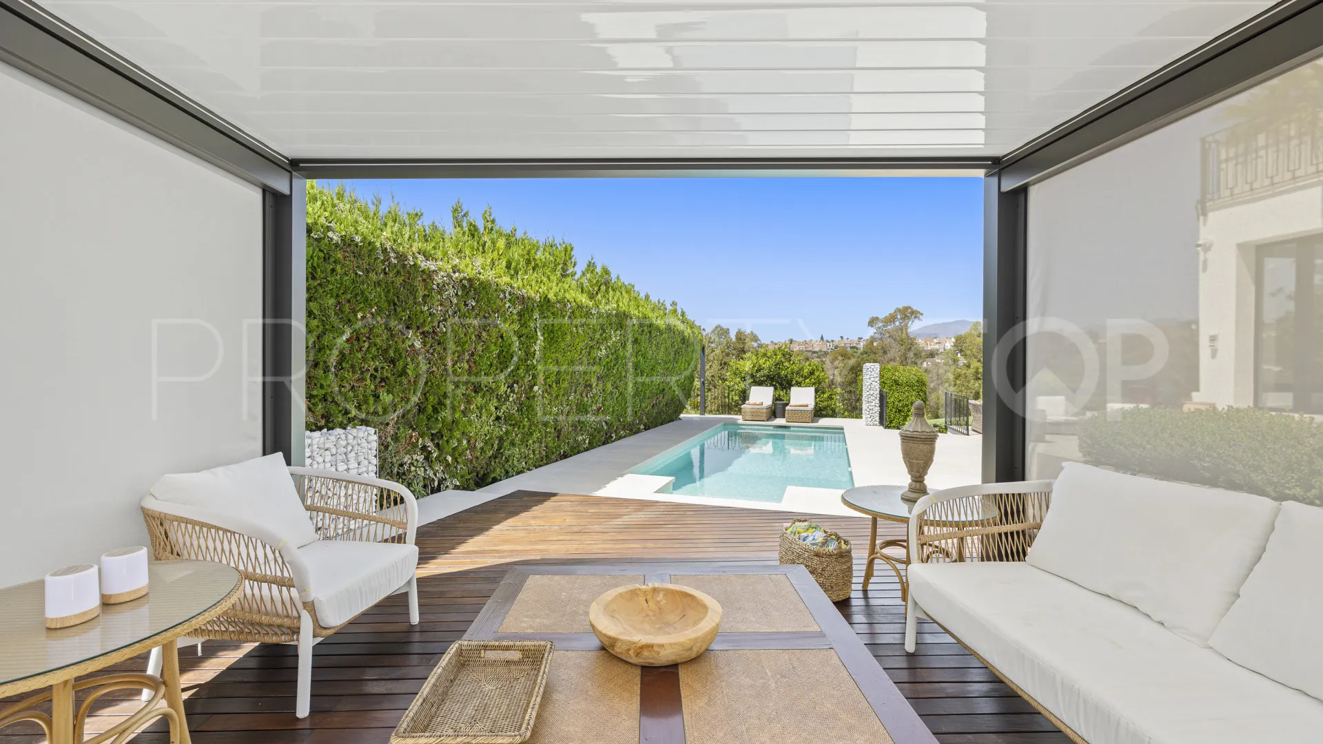 For sale villa with 4 bedrooms in Guadalmina Alta