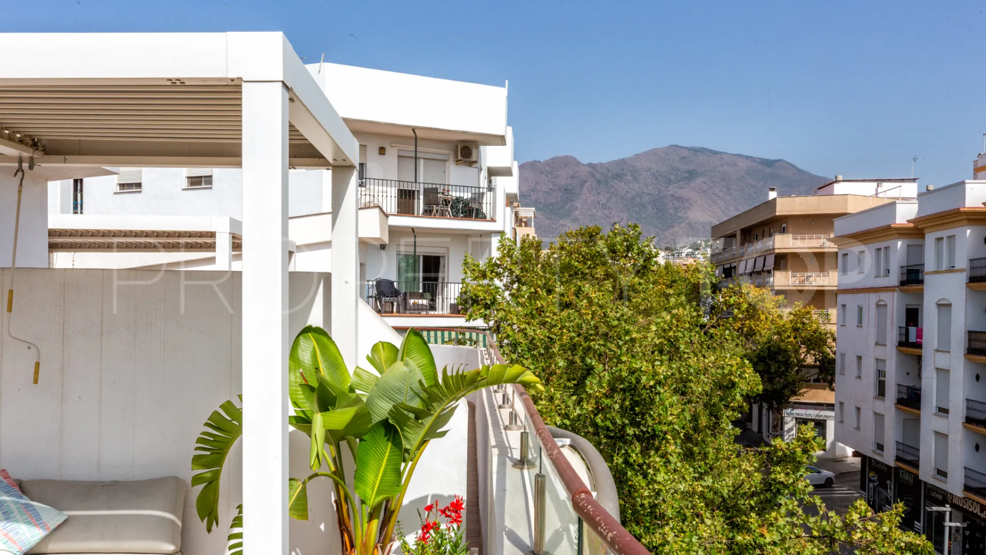 Comprar atico duplex de 2 dormitorios en Estepona Casco Antiguo