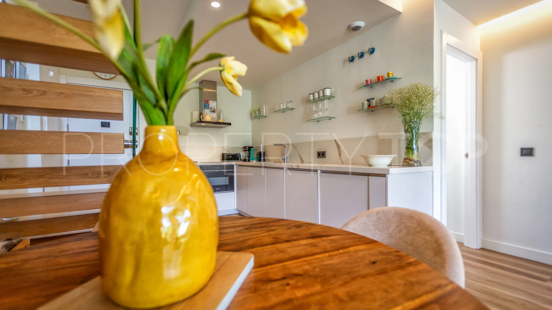 Comprar atico duplex de 2 dormitorios en Estepona Casco Antiguo
