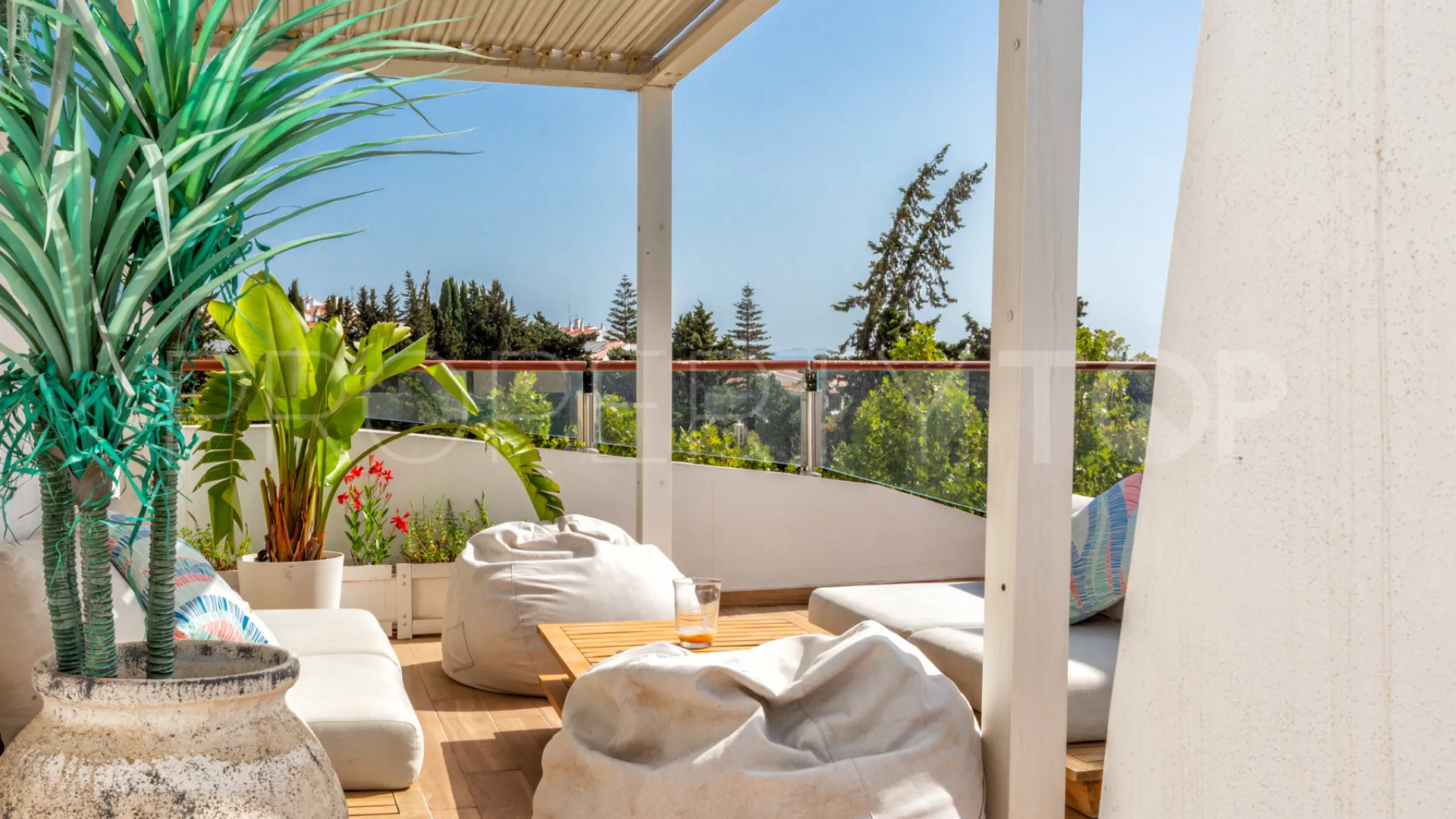 Comprar atico duplex de 2 dormitorios en Estepona Casco Antiguo